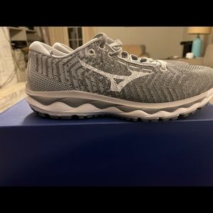 Women’s Mizuno Wave Sky Knit 3 size 10.5 Brand New in Box!!!